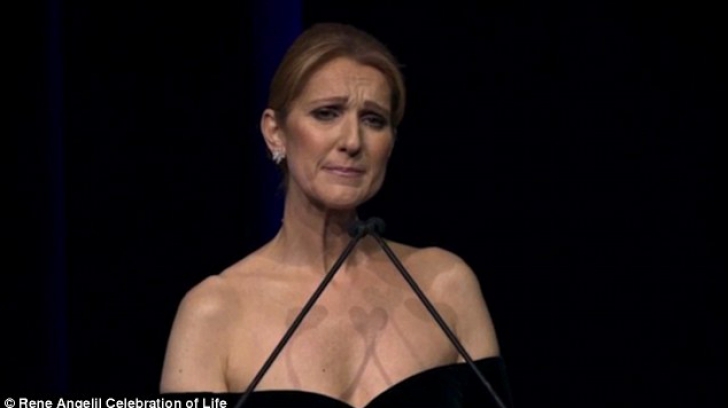 Celine Dion s-a întors pe scenă. A izbucnit în lacrimi când a vorbit despre soțul ei