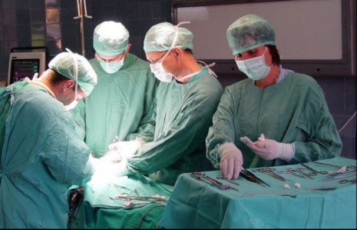 Premieră medicală. Transplantul de cord la primul pacient român cu inimă artificială, un succes