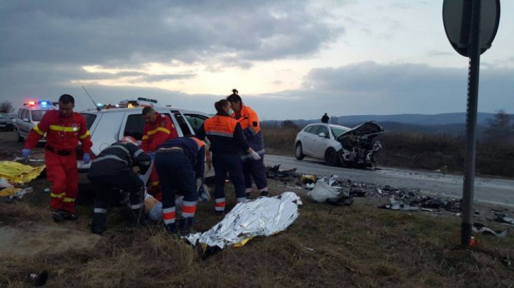 Accident ÎNFIORĂTOR pe şoseaua Timişoara – Deva: trei morţi şi doi răniţi