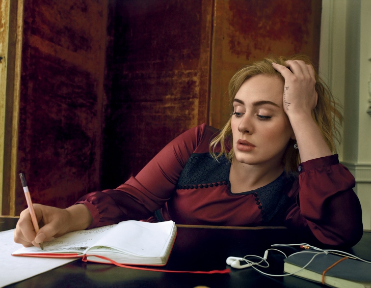 Adele uimeşte cu o nouă imagine. Cum arată, pe coperta revistei Vogue
