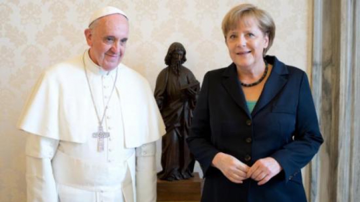 Motivul pentru care Merkel l-a sunat, furioasă, pe Papa Francisc
