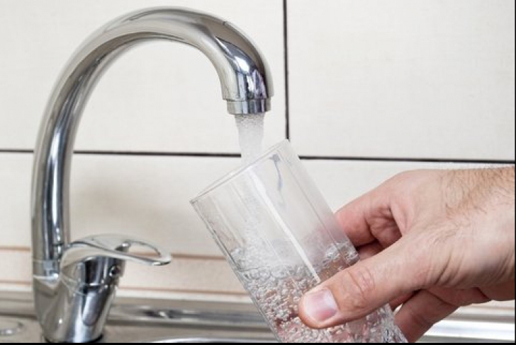 Cea mai simplă metodă de a scăpa de clorul din apa de la robinet