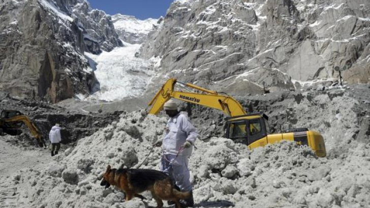 Minunea de pe Siachen: Un soldat a fost găsit în viaţă după 6 zile de la producerea avalanşei