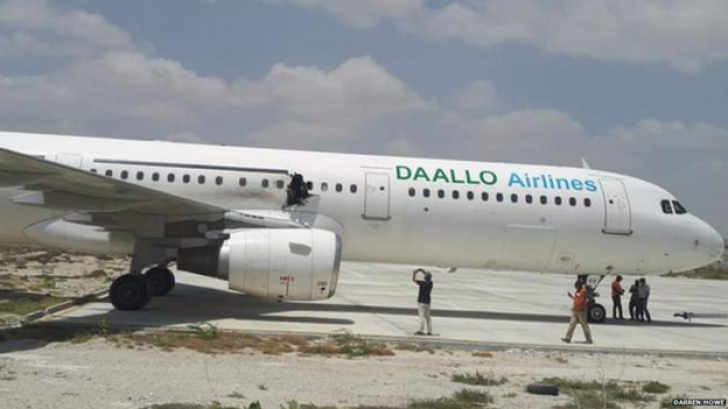 Explozia produsă la bordul avionului Airbus somalez a fost provocată de o bombă