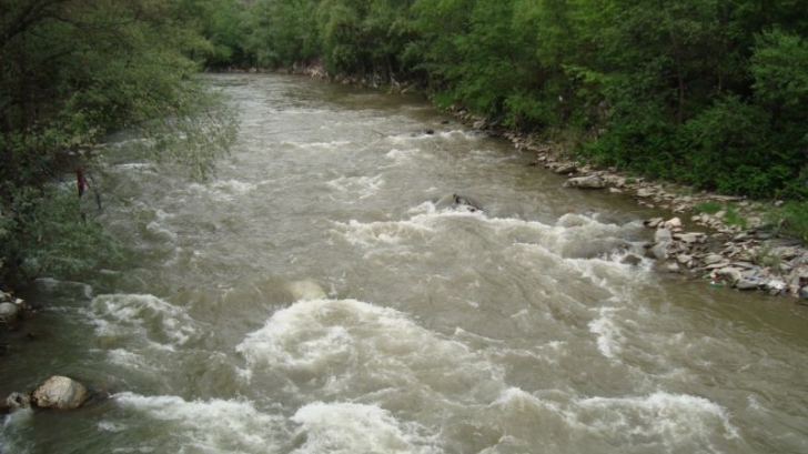 COD GALBEN HIDROLOGIC: Mai multe râuri, puse sub atenţionare de hidrologi
