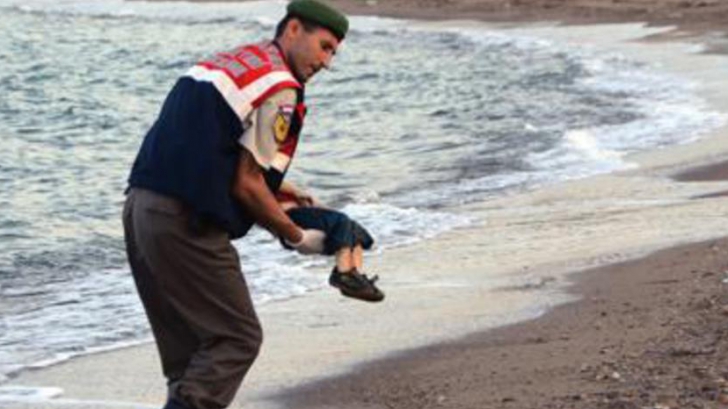 Cazul copilului sirian găsit înecat. Doi sirieni, judecați în Turcia. Câti ani de detenție riscă 