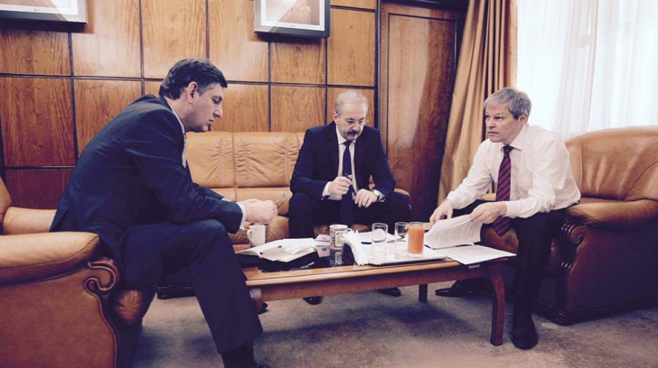 FOTO. Dacian Cioloş, întâlnire cu vicepremierii Dâncu şi Borc. Ce au discutat