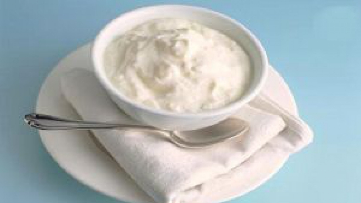 Cum se prepară deliciosul iaurt de casă, cel mai sănătos produs lactat. Reţeta e simplă