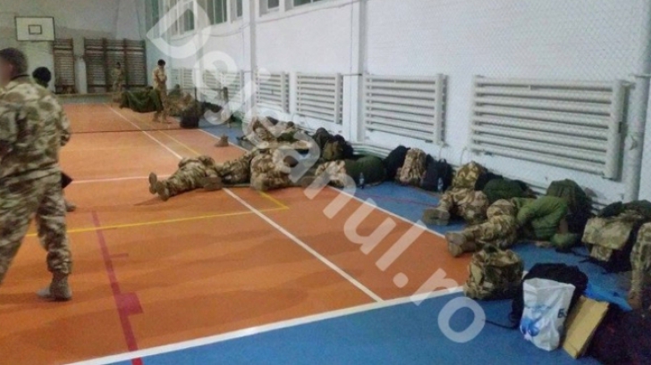 MAPN explică de ce militarii întorși din Afganistan au dormit într-o sală de sport