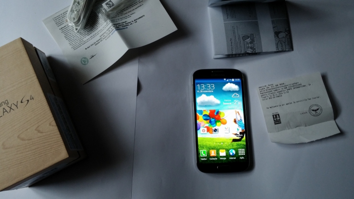 eMAG – Cele mai bune oferte la telefoane mobile resigilate. Cât costă iPhone și Samsung Galaxy S