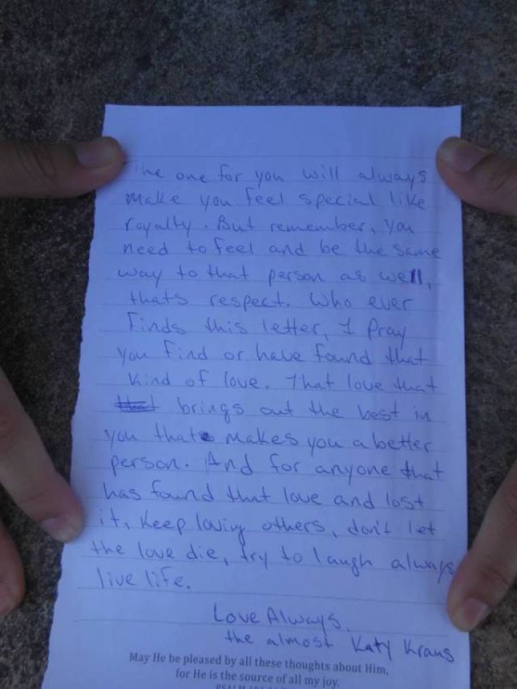 S-a cățărat la ruinele mayașe și a dat, uimit, peste un mesaj misterios. L-a citit și s-a cutremurat