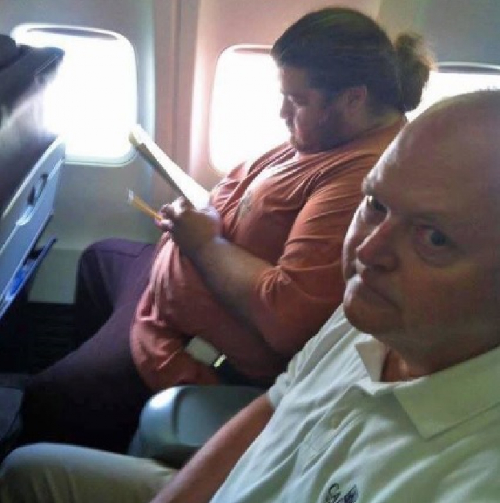 S-a aşezat în avion lângă Hurley, actorul din Lost, în care o aeronavă se prăbuşeşte. Reacţie-ŞOC