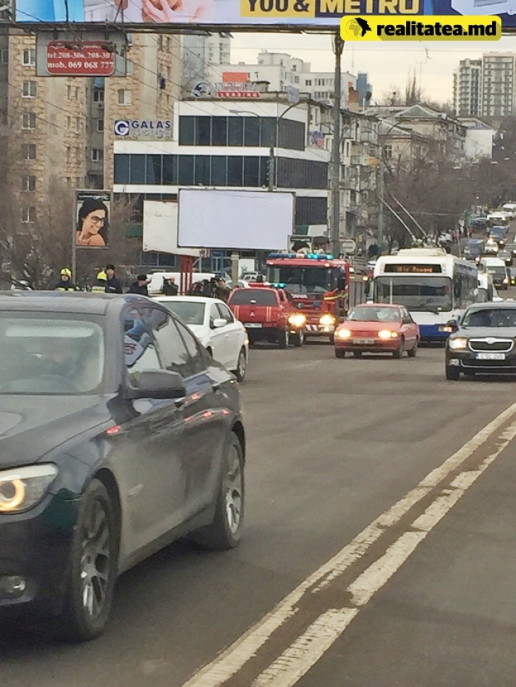Scene şocante, la Chişinău. Cum protestează un adolescent, pentru a treia zi consecutiv