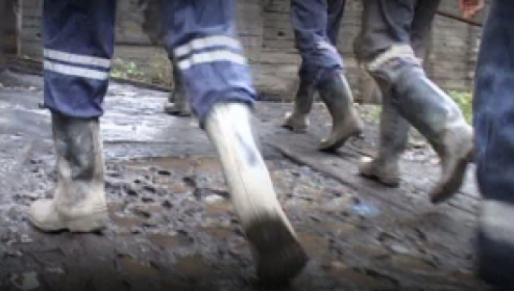 Protest la Exploatarea Minieră Lonea: sute de mineri, blocaţi în subteran.Alte zeci, în greva foamei