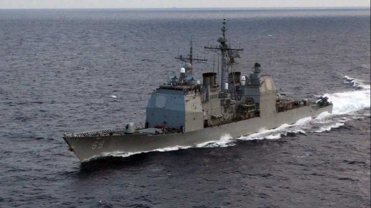 Nave militare NATO au ajuns în Marea Egee, pentru interceptarea ambarcaţiunilor cu imigranţi