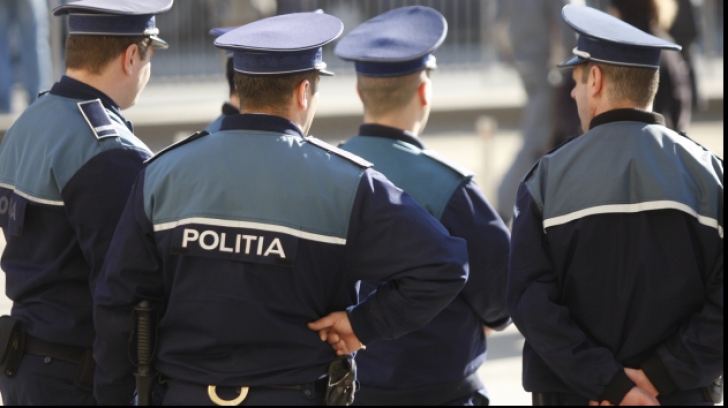 Guvernul vrea să reangajeze poliţiştii daţi afară de Emil Boc