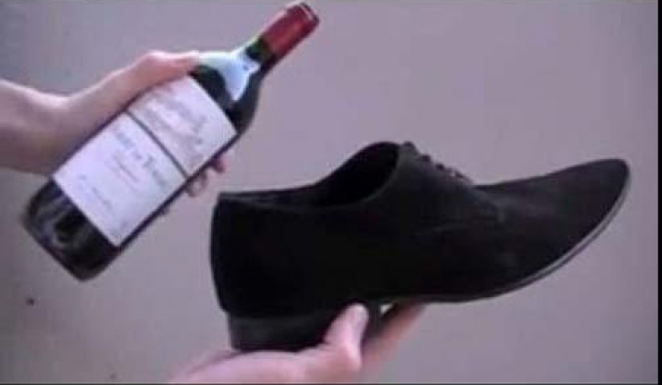 Poţi să deschizi o sticlă de vin fără un tirbuşon?