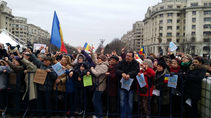 Miting în Piața Constituției pentru Antena 3. 5.000 de oameni au ieşti în stradă
