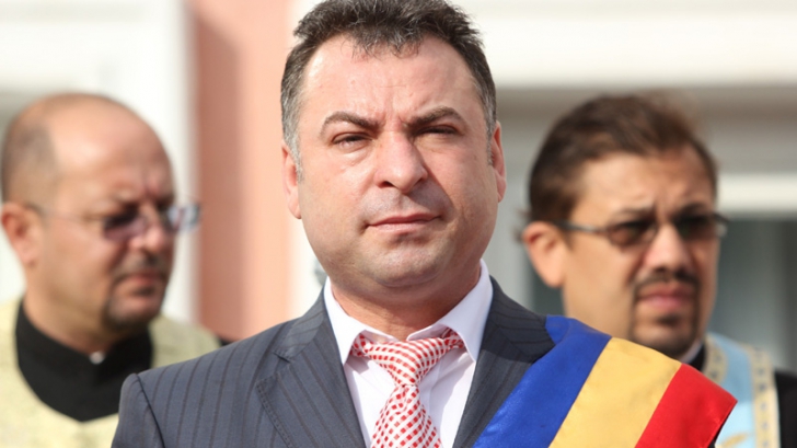 Primarul din Năvodari, condamnat definitiv la un an şi jumătate de închisoare cu executare
