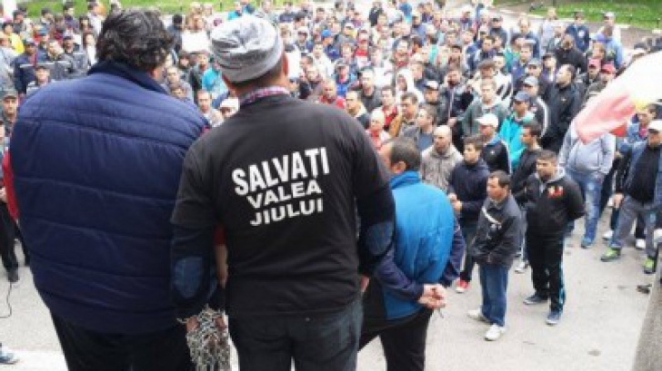 Protest la Petroşani: peste 1.000 de mineri de la Complexul Energetic Hunedoara au ieşit în stradă