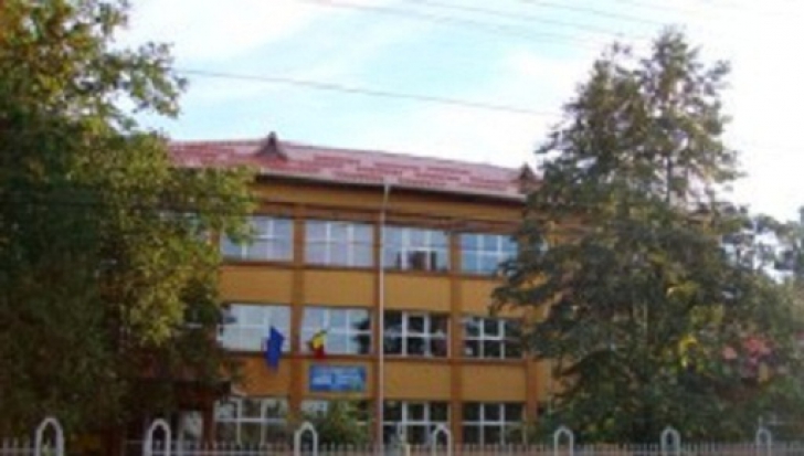 Anchetă la o şcoală din Prahova: un copil a sărit de la etaj, când profesorul a intrat în clasă