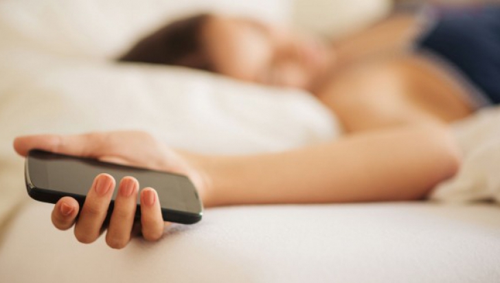 STUDIU: Telefoanele mobile pot dăuna calității somnului