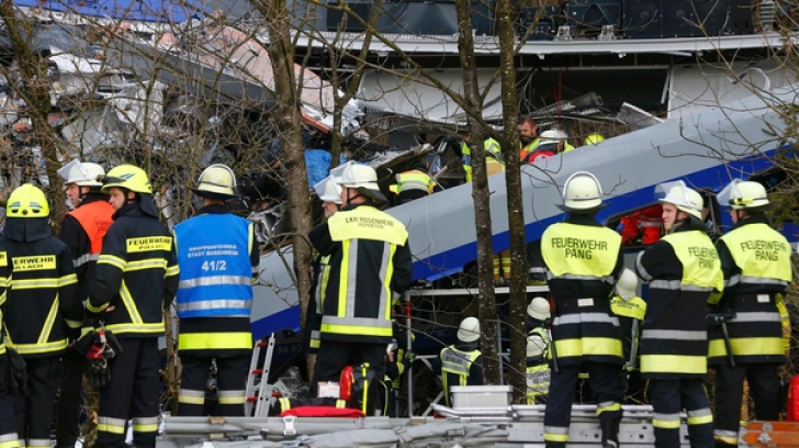 Primele imagini de la accidentul de tren din Germania sunt greu de privit