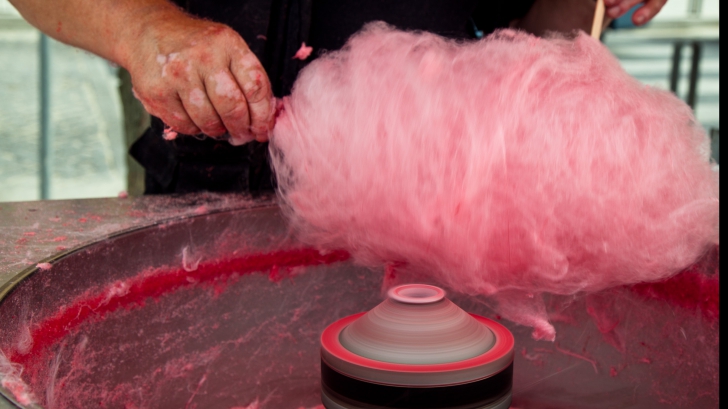 Vase sanguine artificiale, create cu ajutorul mașinăriei de vată de zahăr! Cum funcționează