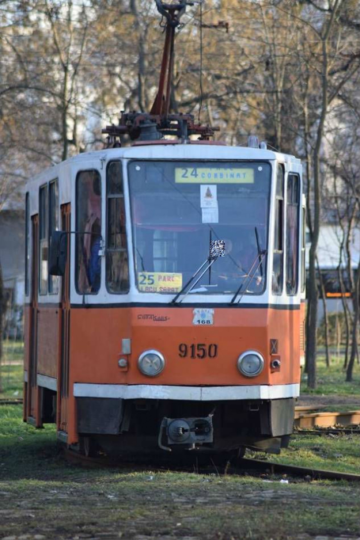 Ce a surprins un tânăr în fotografia unui tramvai din Brăila. Abia când a mărit poza a observat
