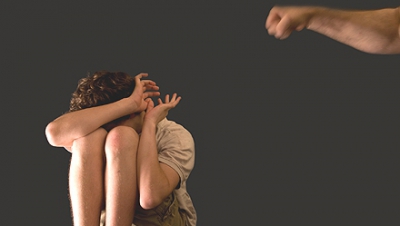 Abuzuri în plasament: „Unii copii sunt bătuţi, alţii au experienţe sexuale cu angajaţii centrelor” 