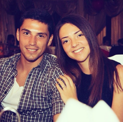 Cum arată iubita lui Nicuşor Stanciu, cel mai bun jucător al naţionalei cu Lituania şi Spania