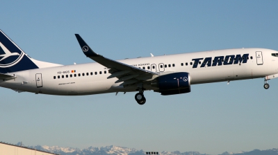 O aeronavă Tarom a aterizat de urgenţă, la Timişoara. Ce s-a întâmplat la bord