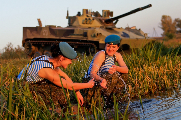 Adevărul despre femeile războinice din Armata Rusiei. GALERIE FOTO spectaculoasă