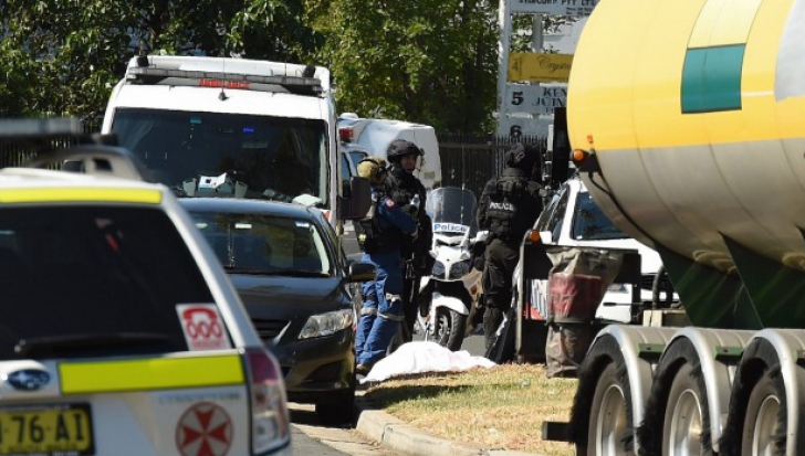 Atac armat și luare de ostatici sfârșite cu moartea agresorului, în capitala Australiei