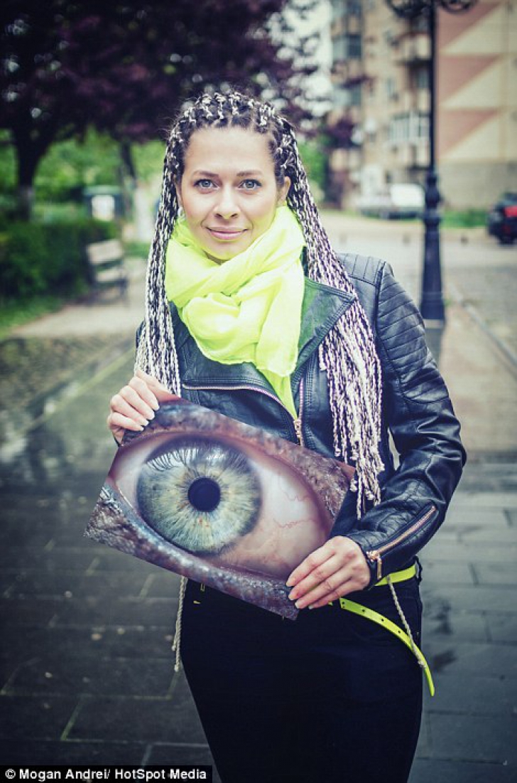 Fotografii cu ochii unor sibieni, publicate în Daily Mail.Pozele au devenit virale în Marea Britanie
