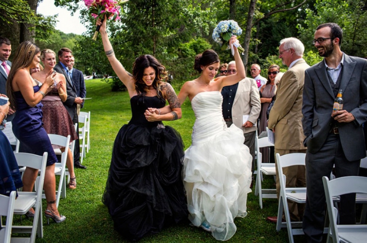 Acestea sunt cele mai frumoase nunţi între persoanele de acelaşi sex. Ceremonii-gay celebre!
