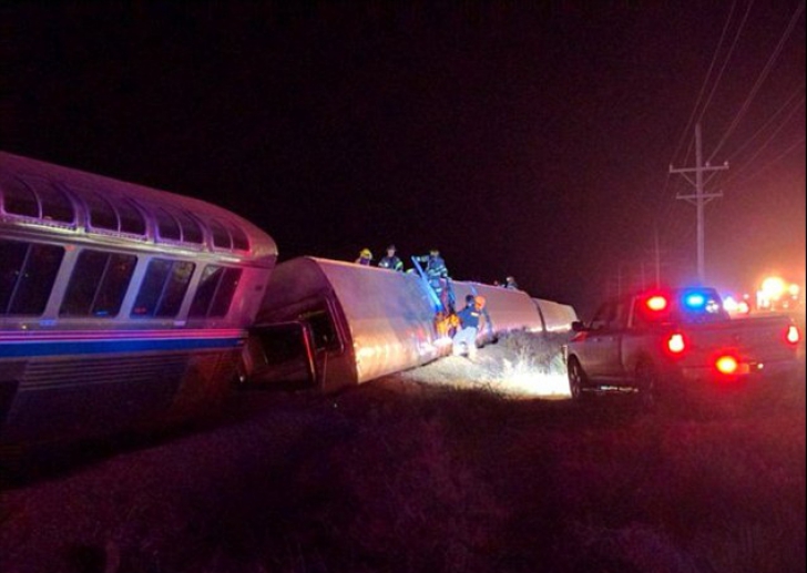 Accident feroviar în SUA. Un tren de pasageri a deraiat: zeci de călători au fost răniți