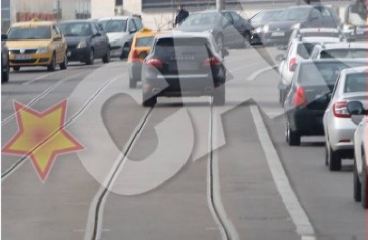 Poliţiştii au văzut un Porsche ce mergea haotic prin Bucureşti. ŞOCAŢI când au zărit cine e şoferiţa
