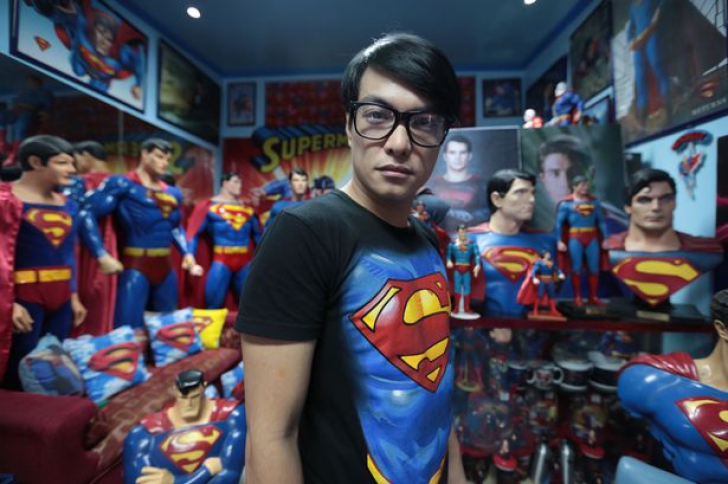 A vrut să semene cu Superman şi şi-a făcut 23 de operaţii estetice. Cum s-a transformat acest tânăr