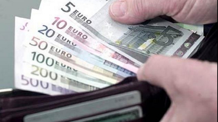 Un cuplu de orădeni a găsit un portmoneu cu 5.500 de euro! Este incredibil ce au făcut cu banii