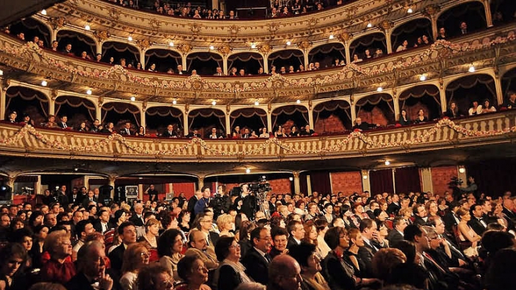 Balul Operei se vede la Realitatea TV. Octavian Hoandră transmite de la Opera Naţională Cluj