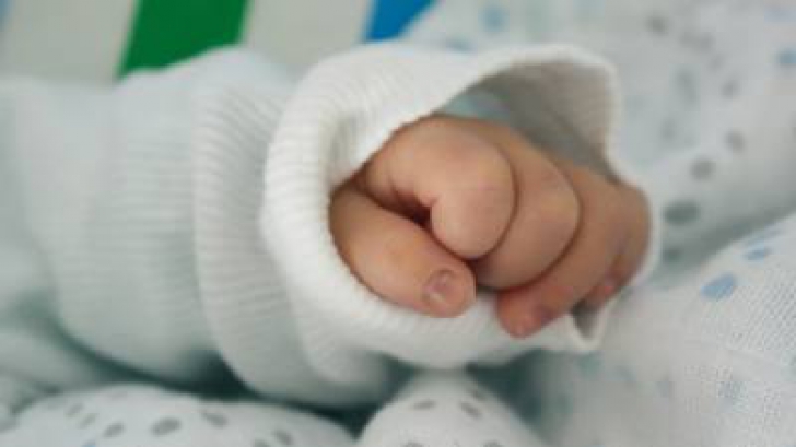 Coșmarul bebelușilor continuă. Un alt copil cu probleme digestive din Argeş a fost adus la București