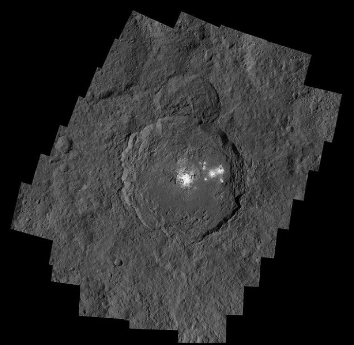Cele mai detaliate fotografii făcute de NASA pe planeta pitică Ceres