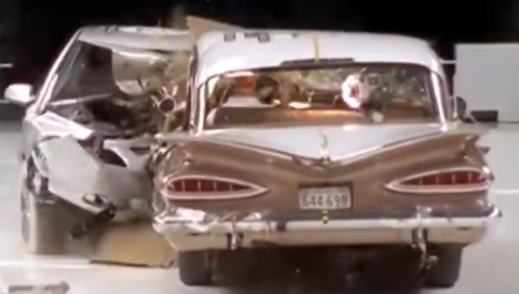 Test de impact între o mașină din 1959 și una din 2009 - VIDEO spectaculos