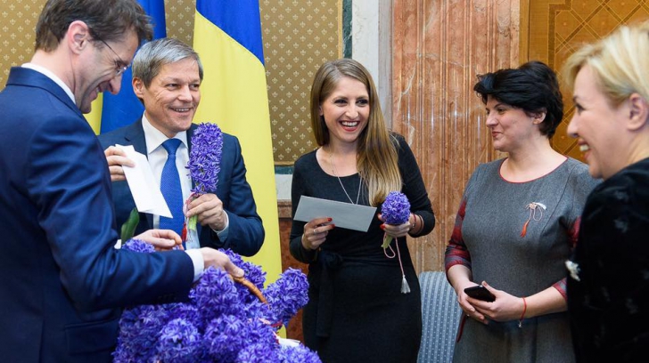 Dacian Cioloş, mesaj emoţionat de 8 Martie: "Ne sunt alături, ne aduc echilibru.."