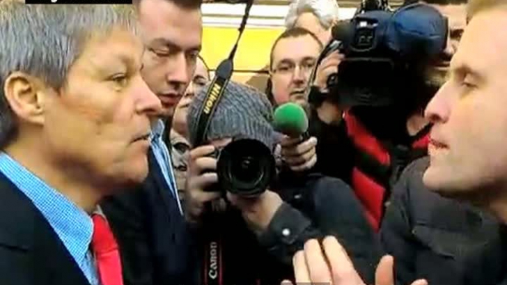Dacian Cioloş, certat pentru refugiaţi, la Alba Iulia 
