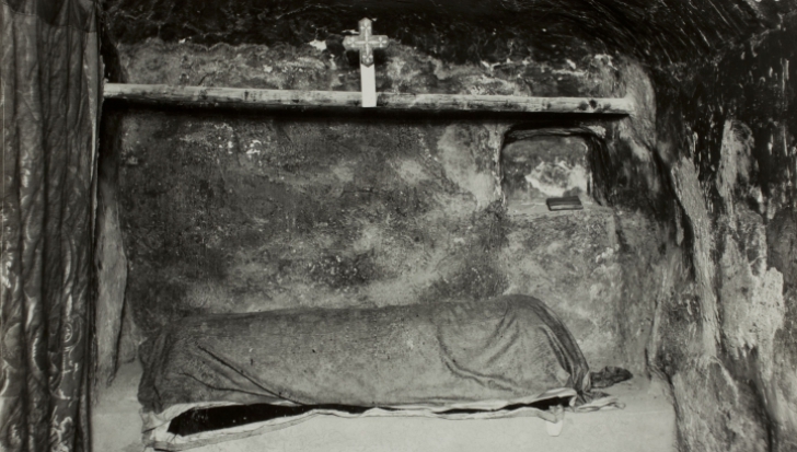 Descoperire misterioasă în mormântul unui călugăr benedictin: un mesaj cutremurător pentru muritori 