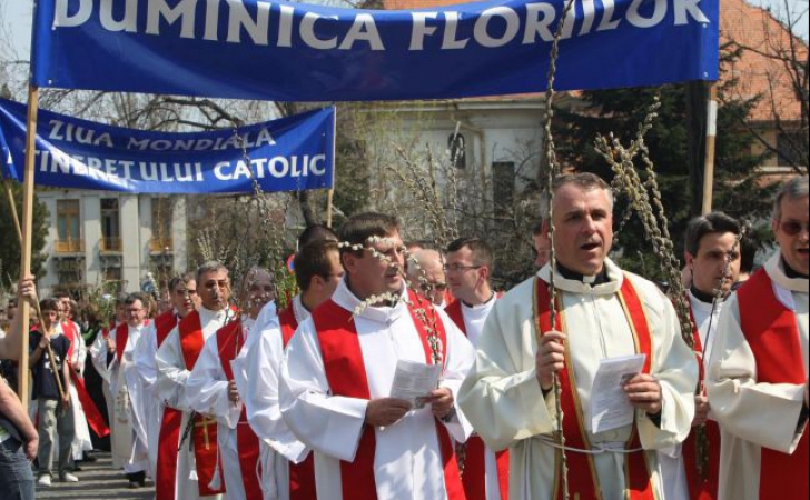 20 martie. Credincioșii catolici celebrează Duminica Floriilor.Sărbătoarea deschide Săptămâna Sfântă