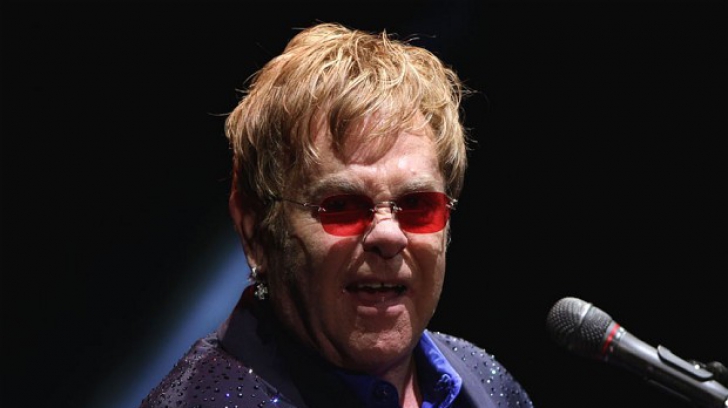 Elton John, acuzat de hărţuirea sexuală de către fostul său bodyguard