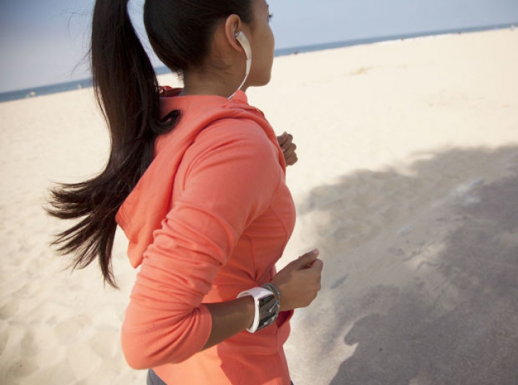 eMAG – Mari reduceri pentru Smartwatches si bratari fitness. Cat au ajuns sa coste